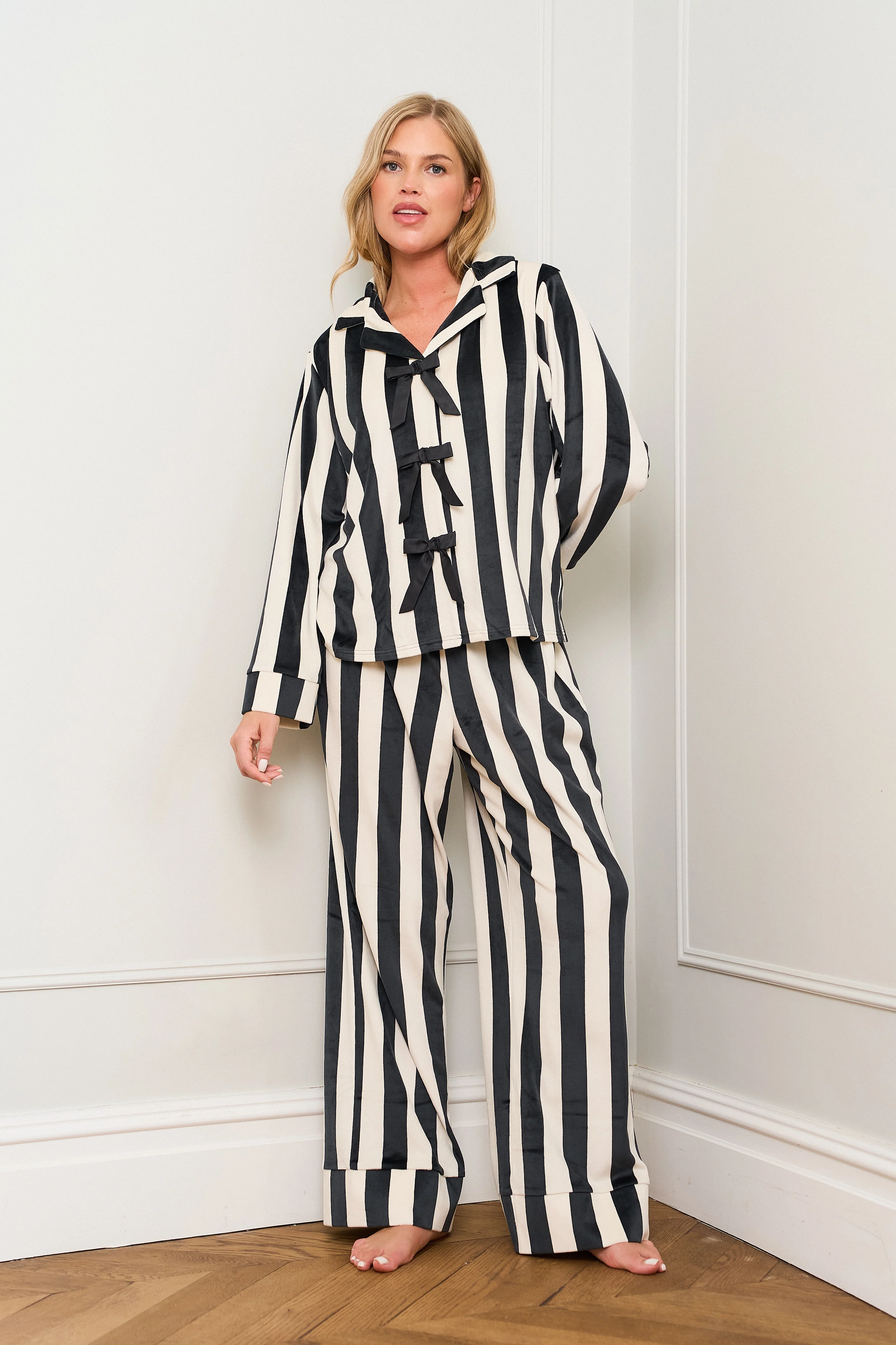 Mono Bow Traditional Pyjama Set - Image 2