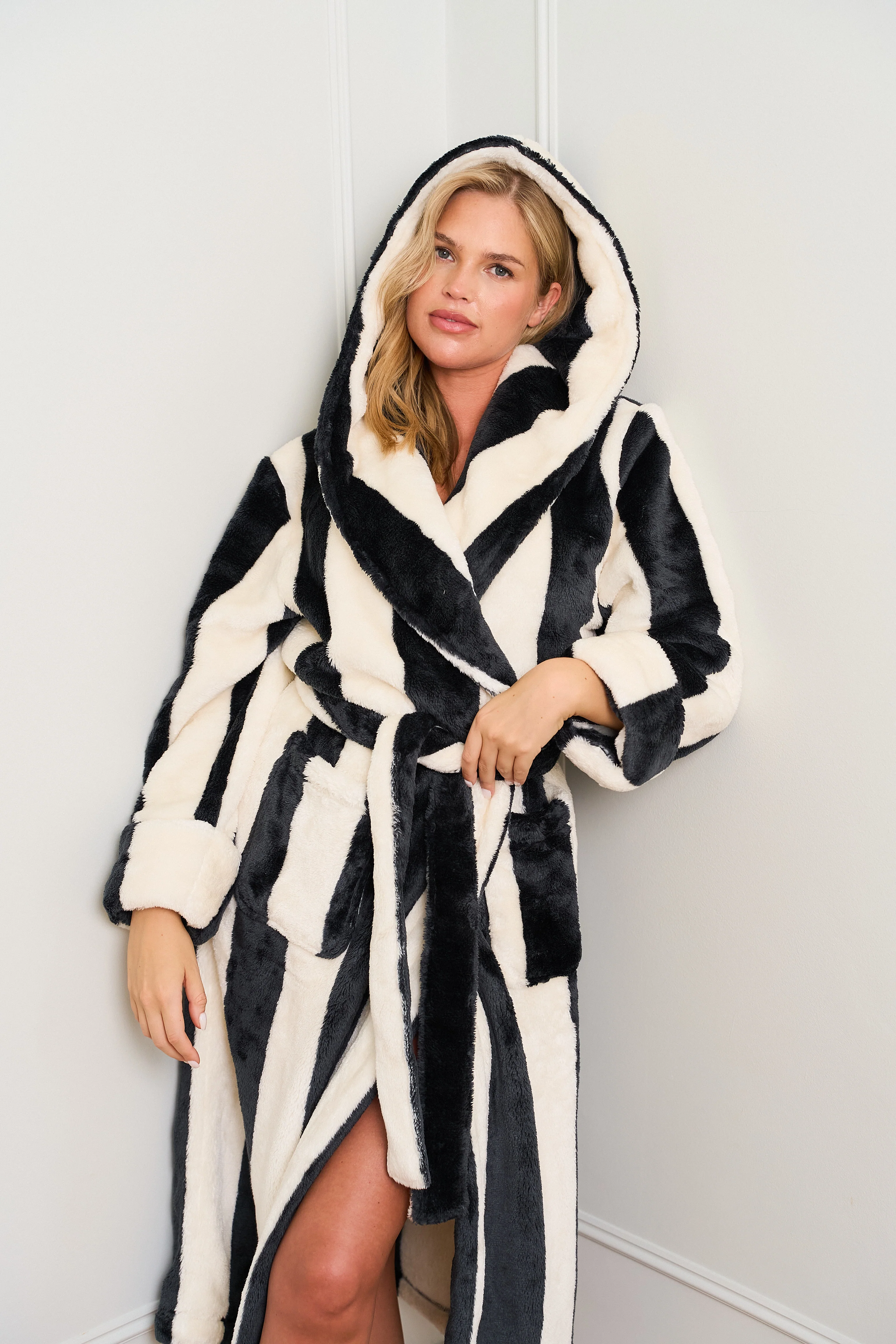 Black & White Stripe Robe - Image 8